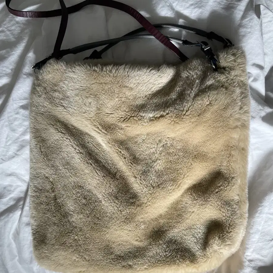 Toga pulla fur bag