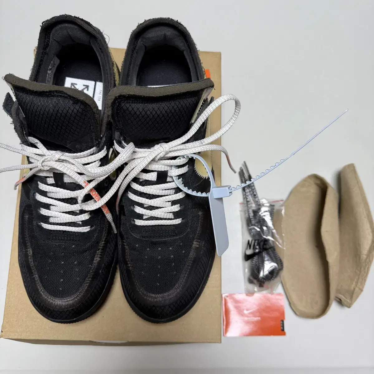 (275) Nike X Off-White Air Force 1 Low V2 Black White