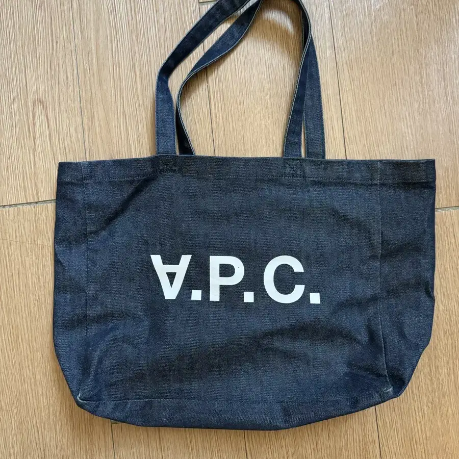 A.P.C 다니엘라 토트백 판매