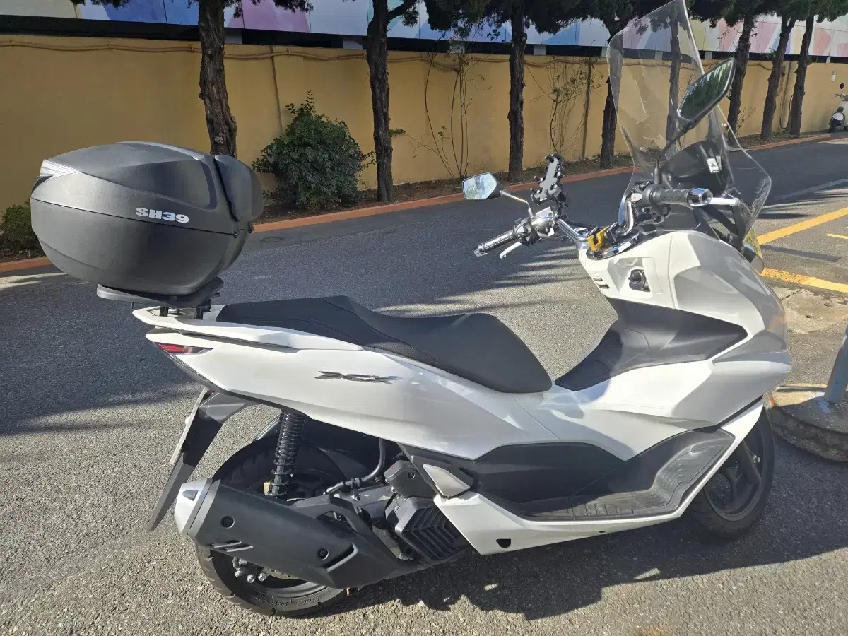 혼다 PCX 125 ABS 22년식 신품급 판매합니다.