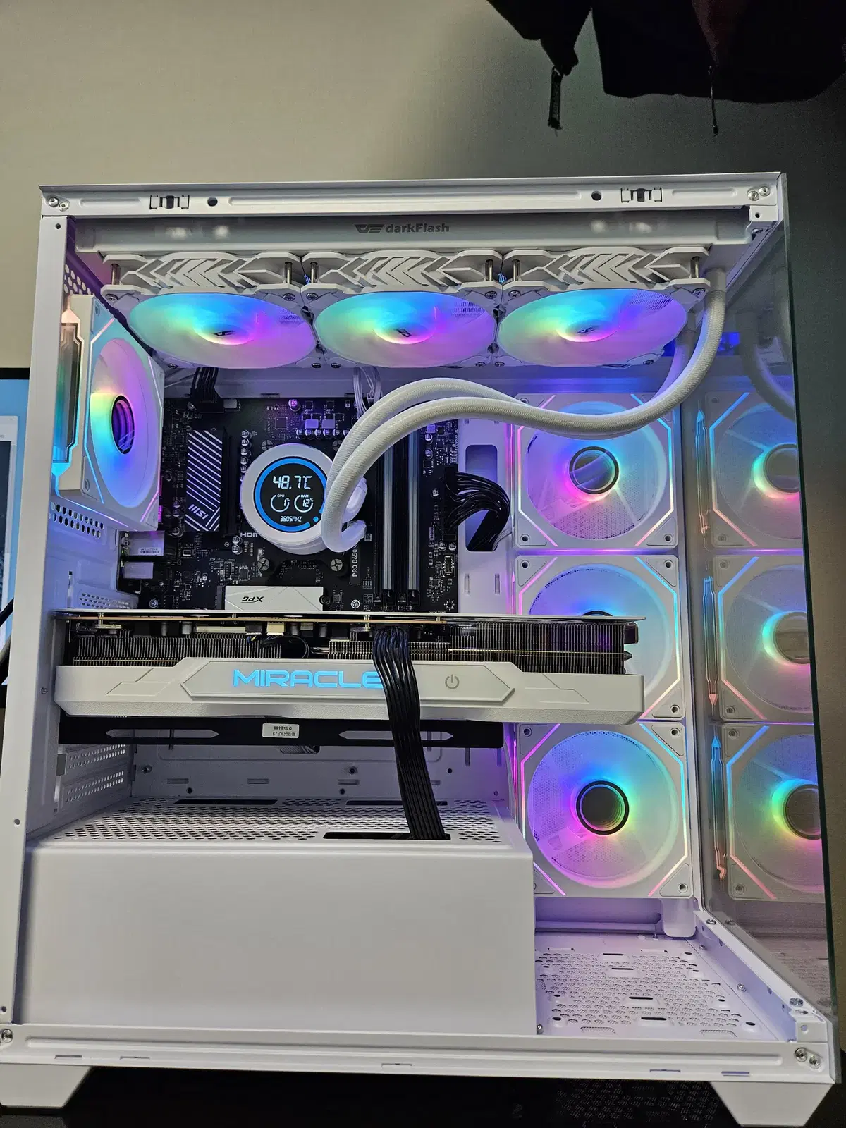 9800x3d, rtx4080 super 화이트 본체 (새상품)