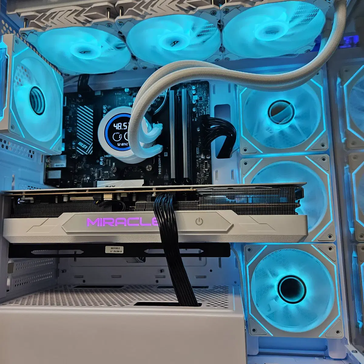 9800x3d, rtx4080 super 화이트 본체 (새상품)