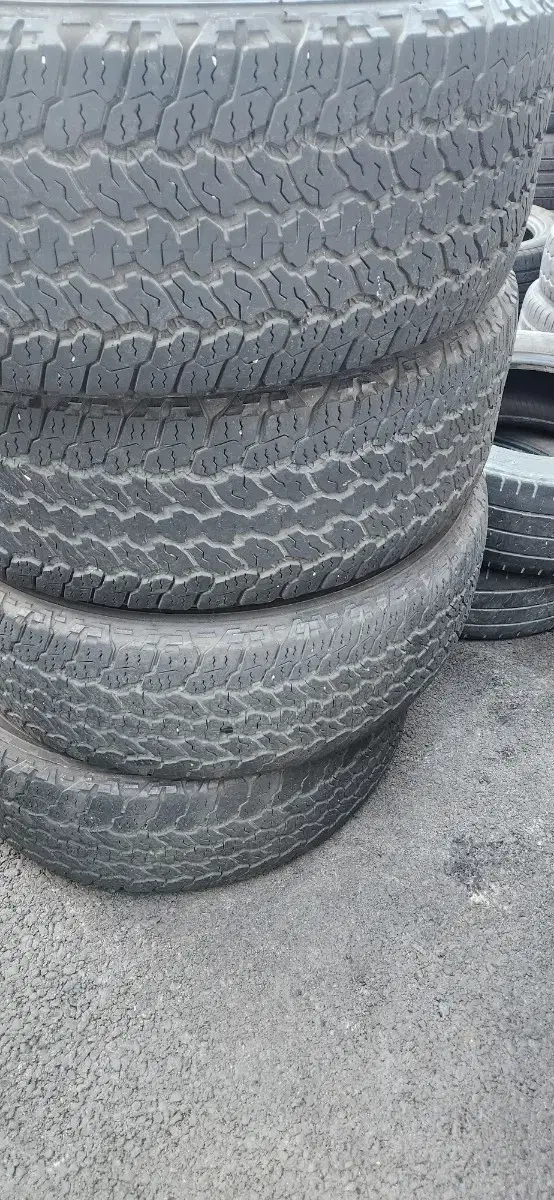 콜로라도 중고 타이어 팝니다 255/65r17 4개