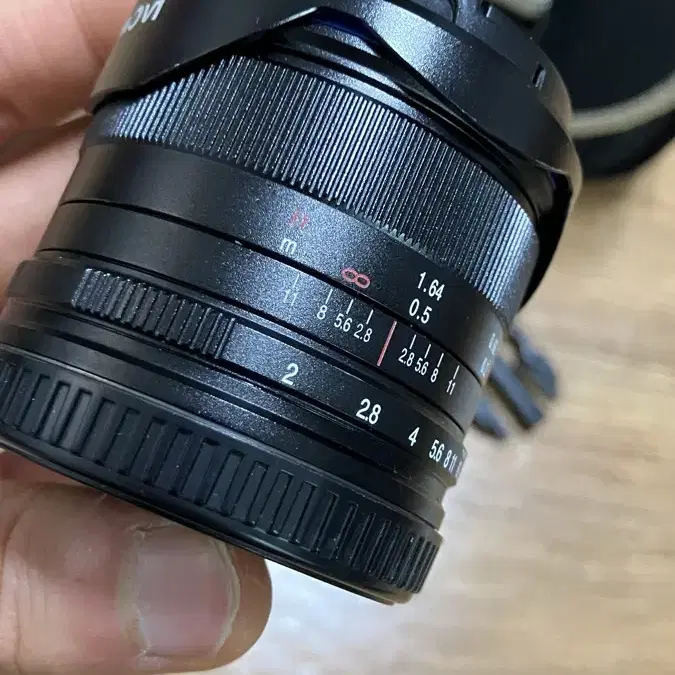 라오와 7.5mm f2.0 렌즈