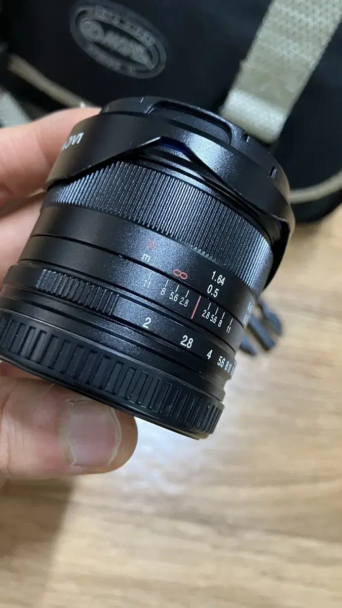 라오와 7.5mm f2.0 렌즈