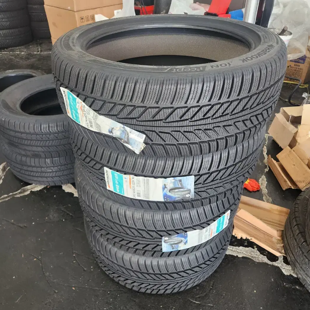 윈터 타이어 아이온 아이셉트 새제품  245/45R20 275/40R20