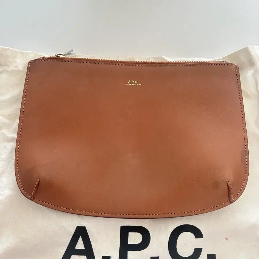 A.P.C. 아페쎄 클러치