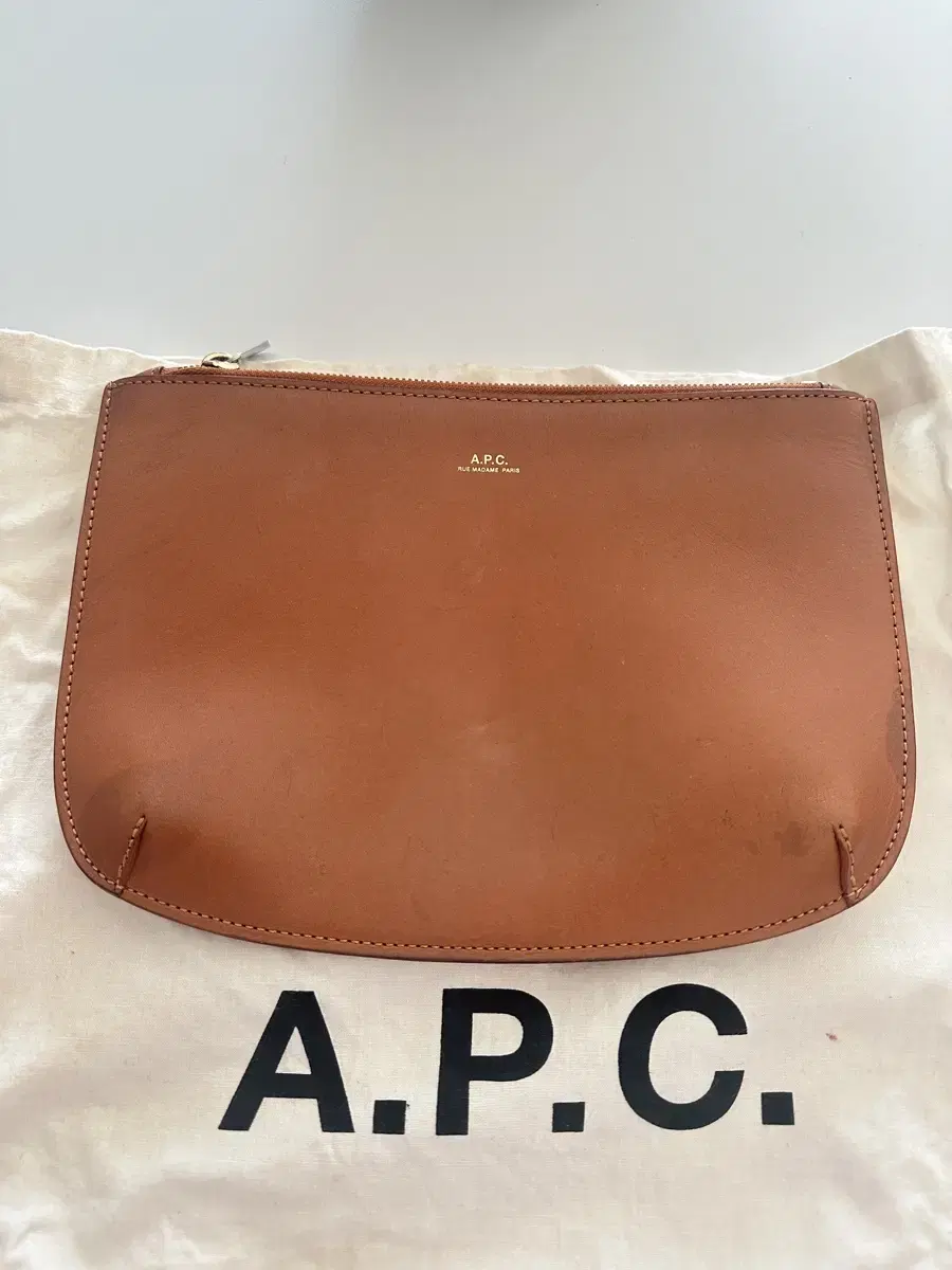 A.P.C. 아페쎄 클러치