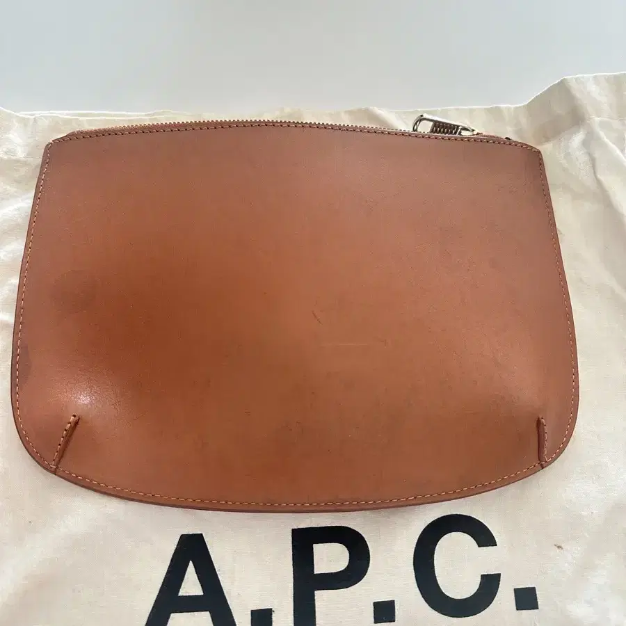 A.P.C. 아페쎄 클러치