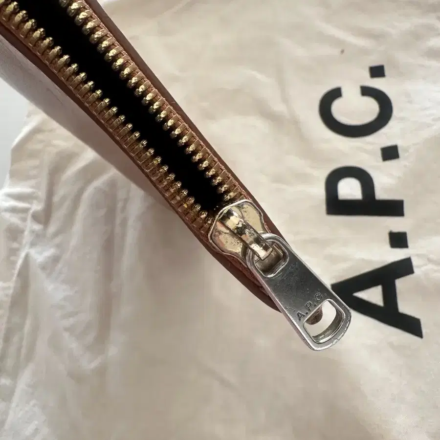 A.P.C. 아페쎄 클러치