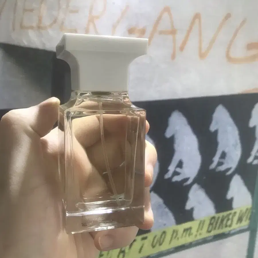 톰포드 화이트 스웨이드 50ml 판매합니다