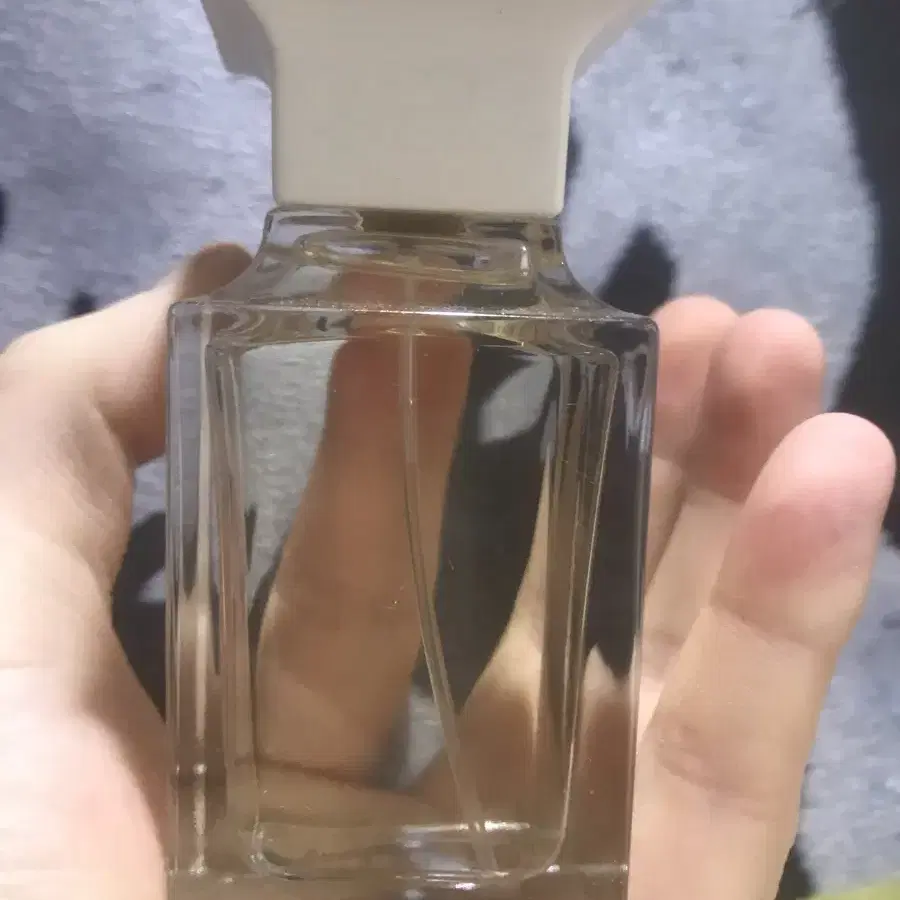 톰포드 화이트 스웨이드 50ml 판매합니다