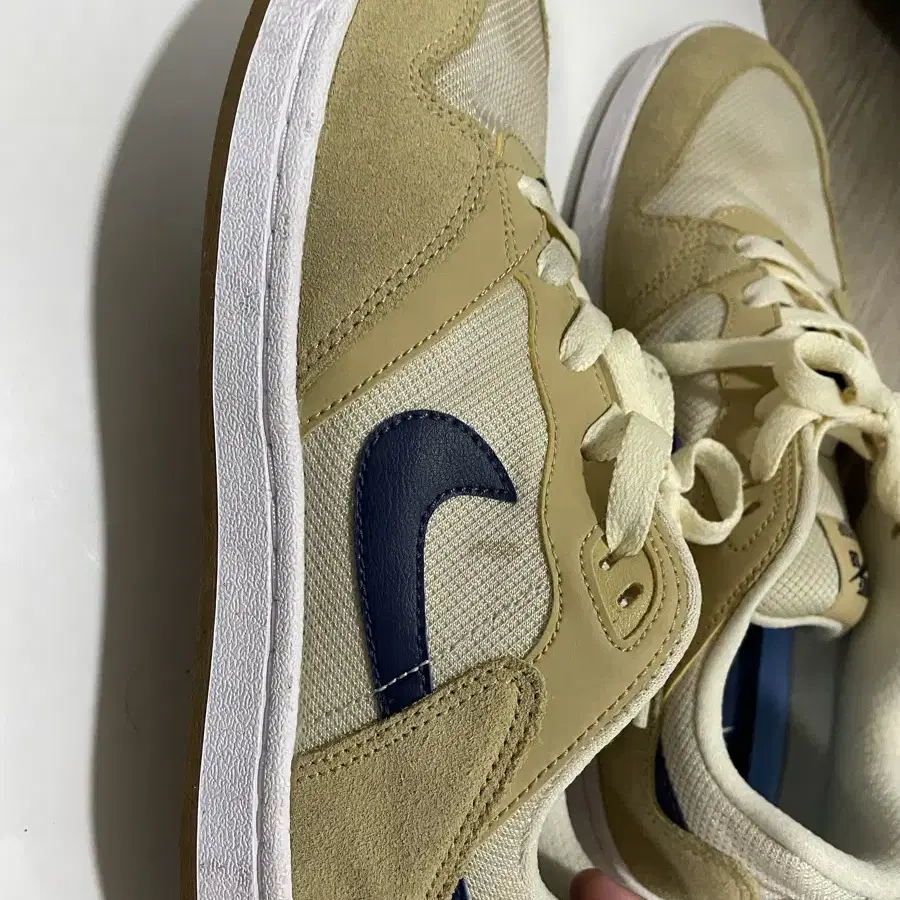 Nike SB Alleyoop Club Gold Fossil