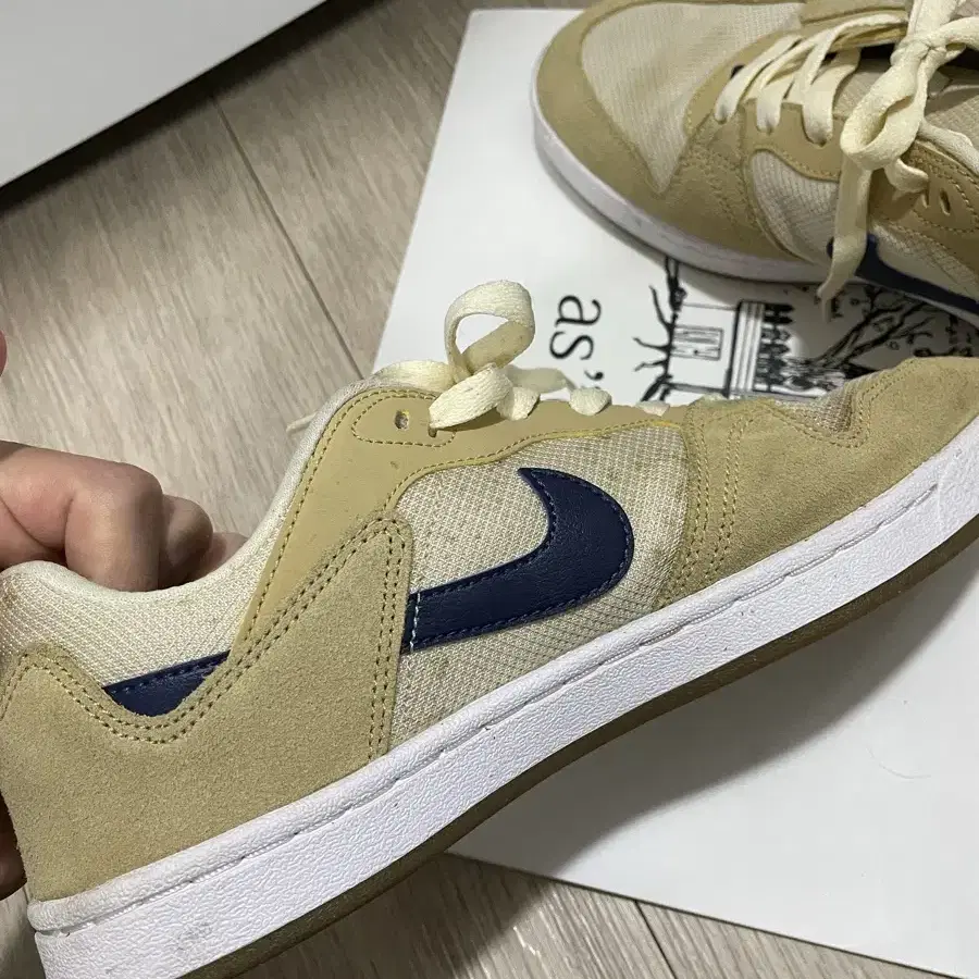 Nike SB Alleyoop Club Gold Fossil