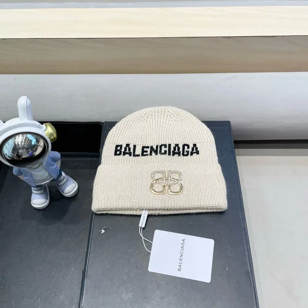 Balenciaga 모자