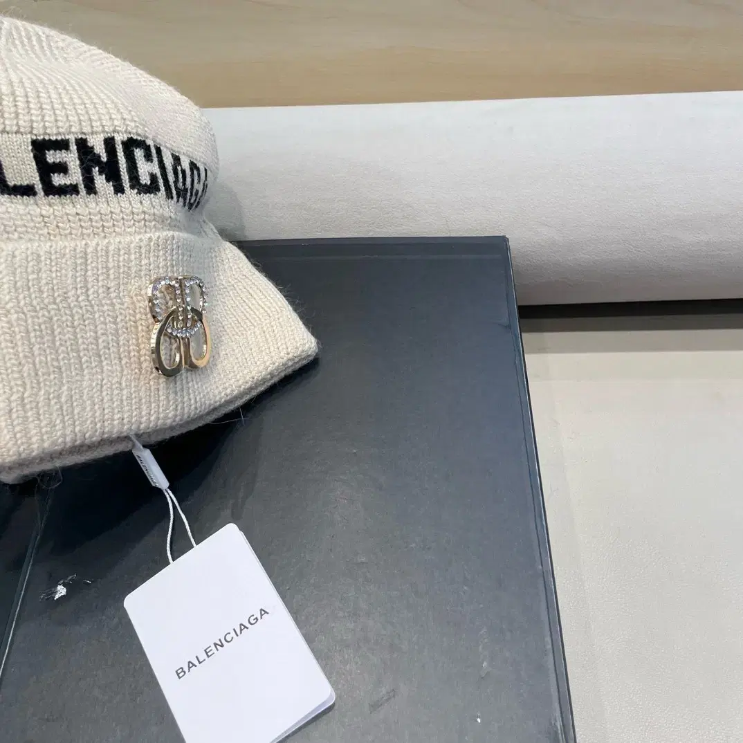 Balenciaga 모자