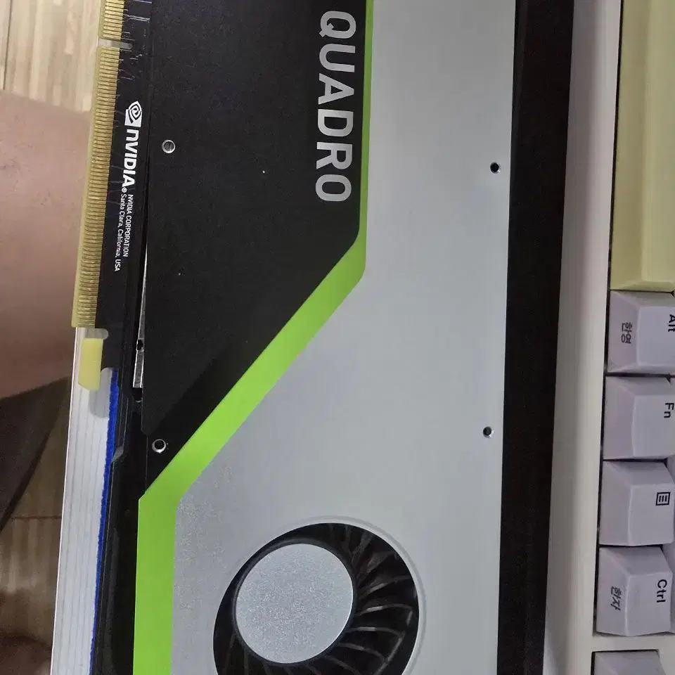 quadro rtx 4000 팝니다.