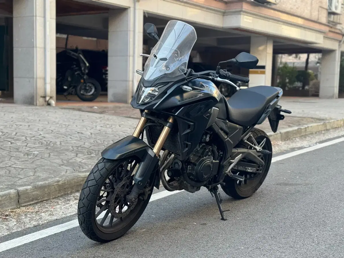 23년식 CB500X 블랙 판매합니다.