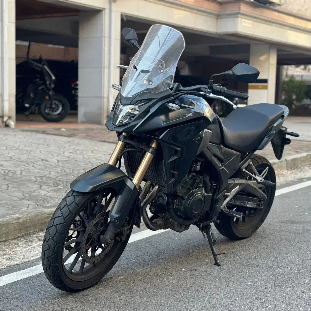 23년식 CB500X 블랙 판매합니다.