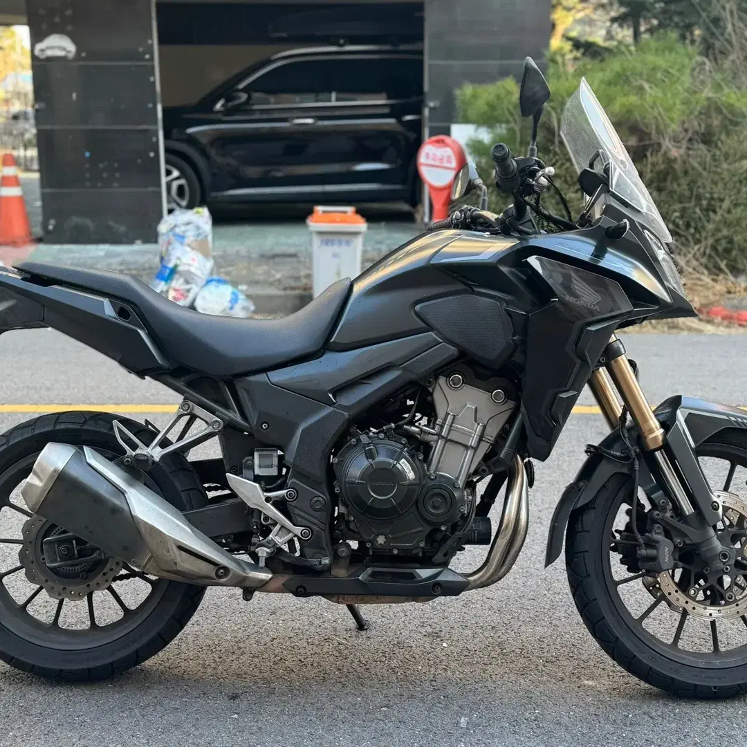 23년식 CB500X 블랙 판매합니다.