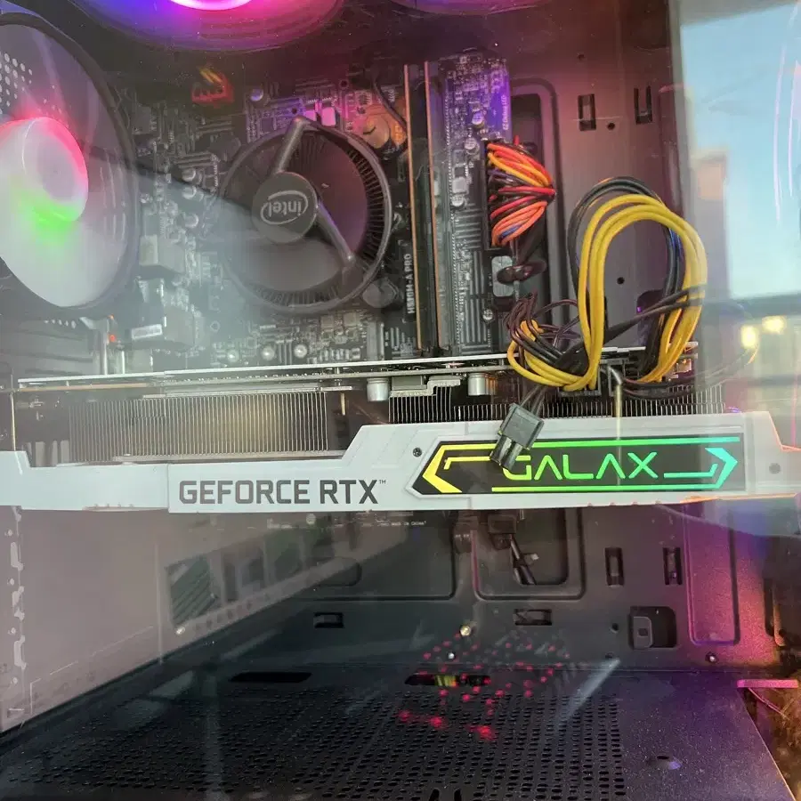 그래픽카드 갤럭시 rtx 2070 super 화이트 3팬 판매합니다