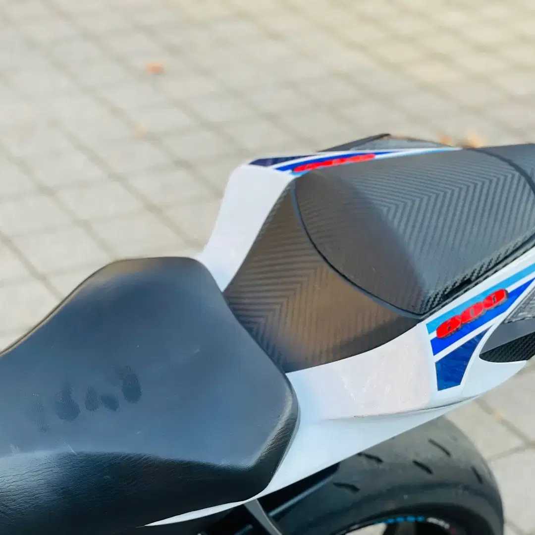 스즈키 GSX R600 16년식 3만KM 판매합니다.