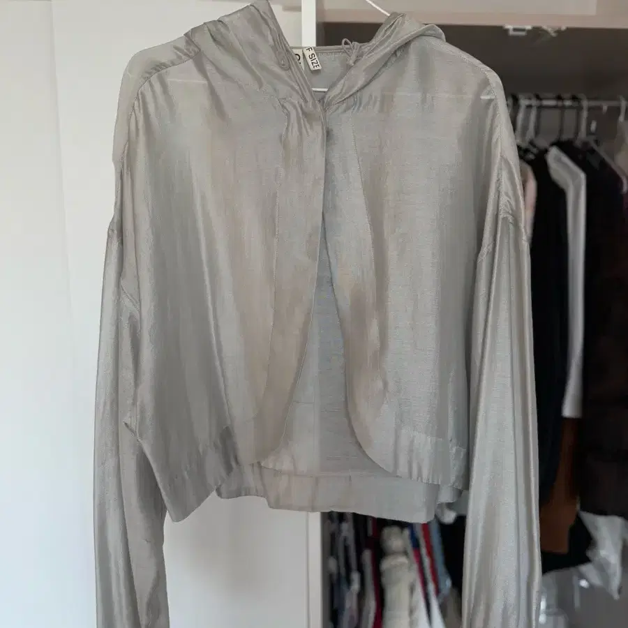 커렌트 hooded sheer bolero jacket 수사샤착용