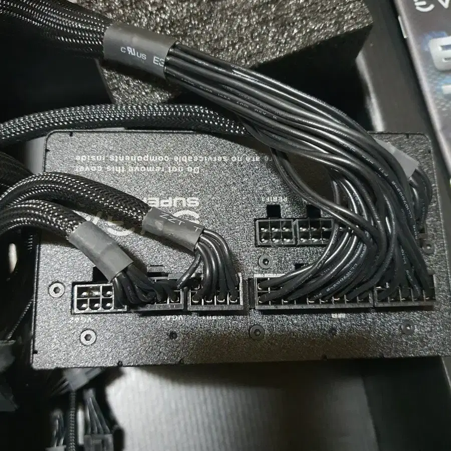 파워서플라이 evga 650 p2  모듈러