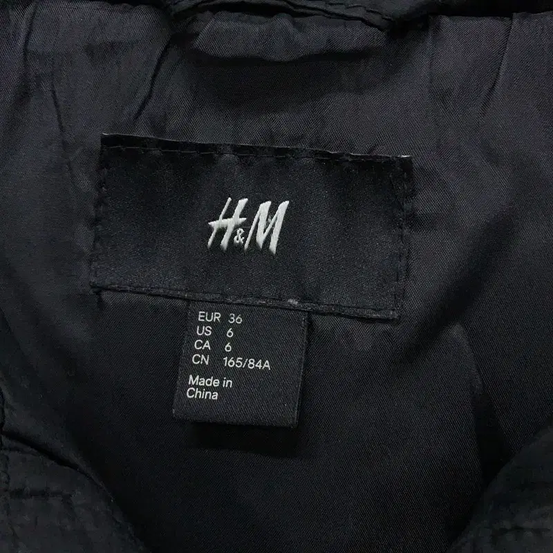 에이치앤엠 H&M 블랙 여자 퀄팅자켓 헌팅자켓 85 G01170