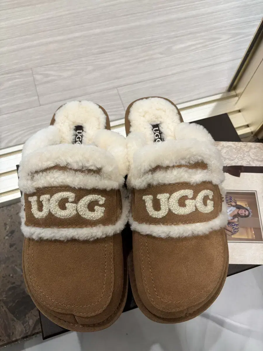 새상품) 정품 ugg 어그슬리퍼 235