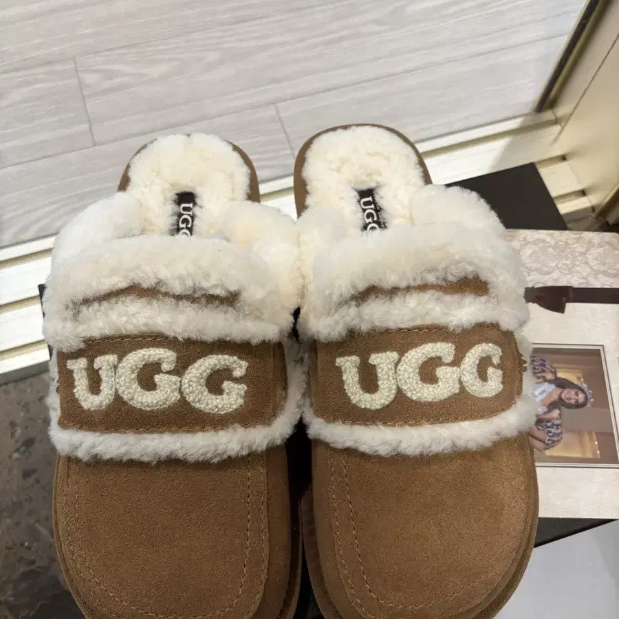 새상품) 정품 ugg 어그슬리퍼 235