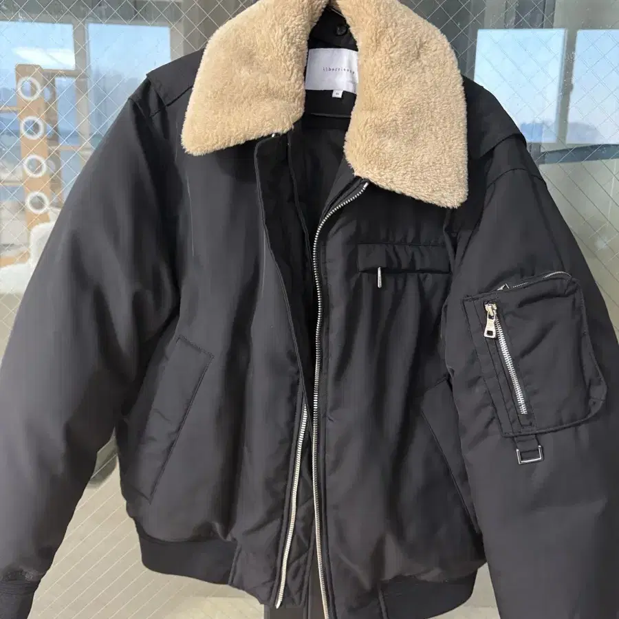 (새상품)리버클래시 Black Eco Fur Goose Down 숏 점퍼