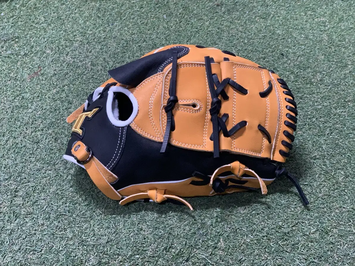 Otani Webb Radial Hard 12-Inch Pitching Glove