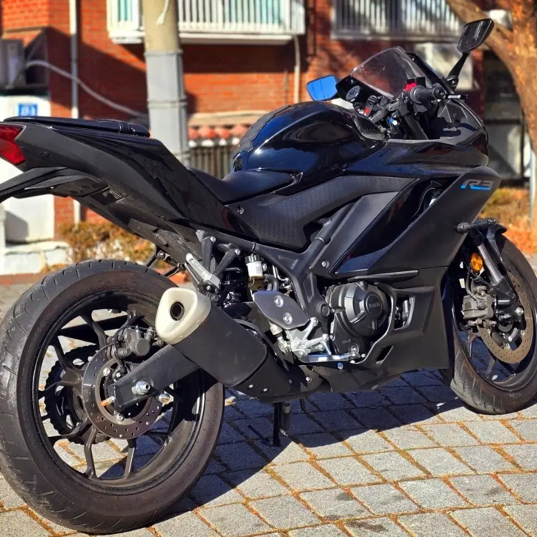 야마하 YZF-R3 23년식 신차급 컨디션 판매합니다