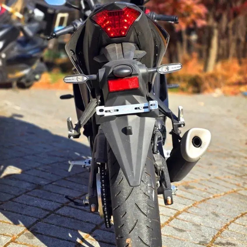 야마하 YZF-R3 23년식 신차급 컨디션 판매합니다