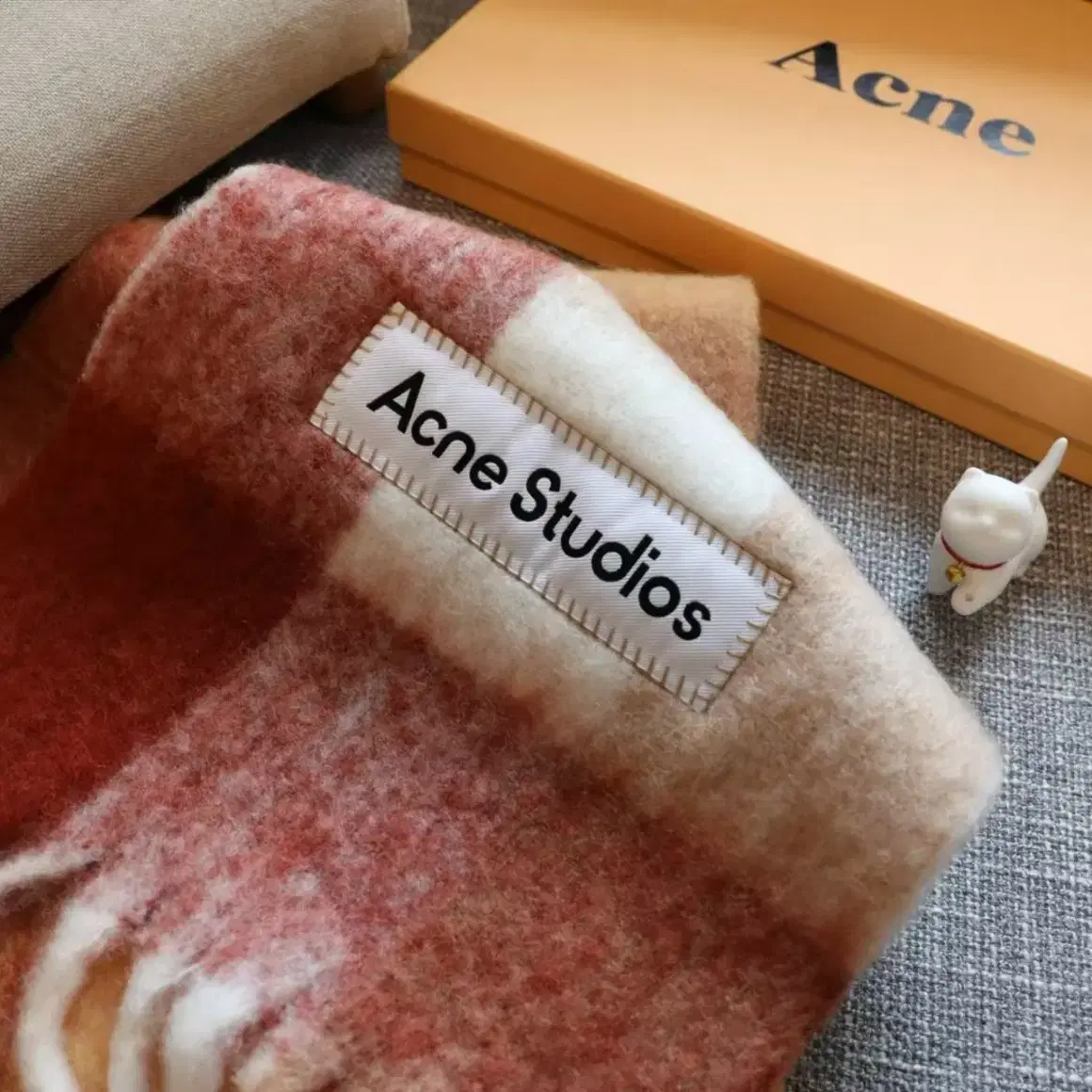 ACNE STUDIO 앙고라 체크 머플러