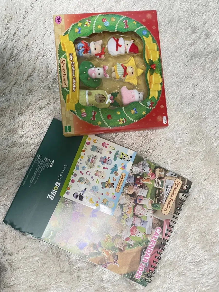 Sylvanian Happy Christmas Baby Set (unsealed) + Calendar, Sticker