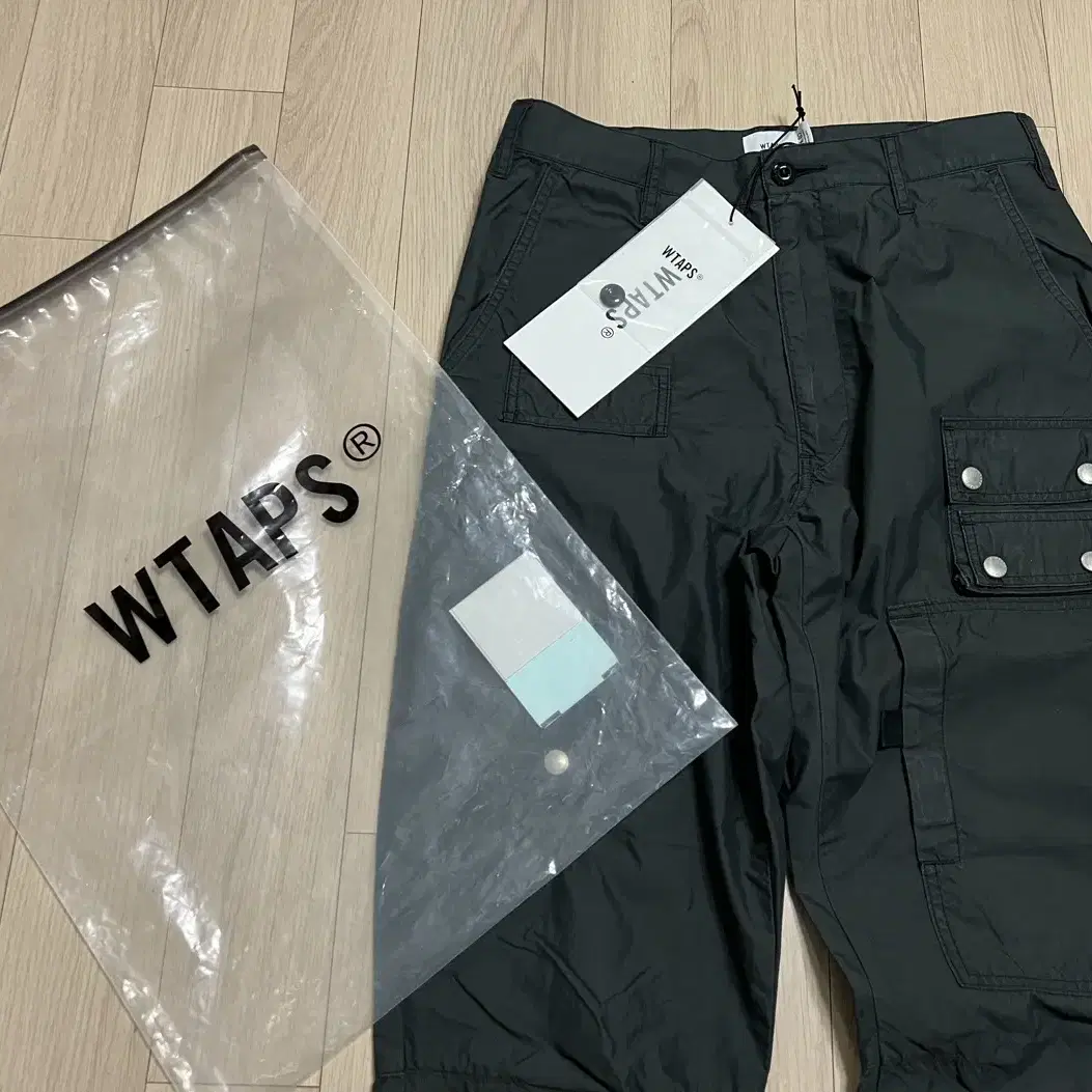 더블탭스(WTAPS) 카고팬츠 블랙 02