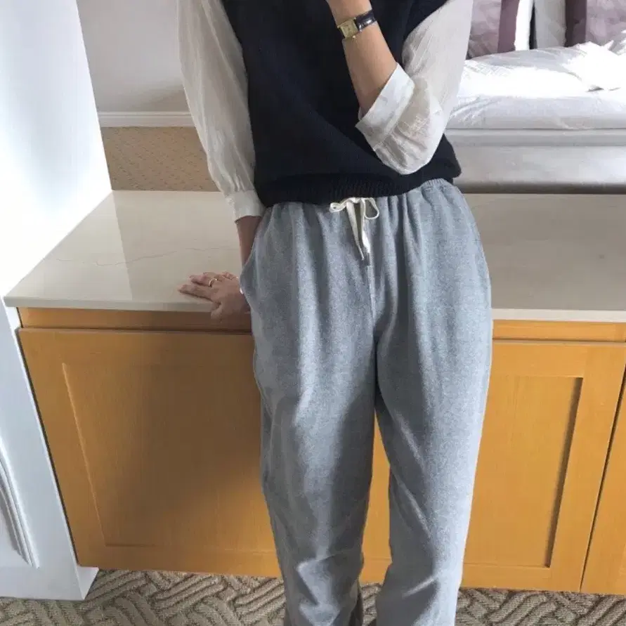 코드유 feb sweatpants