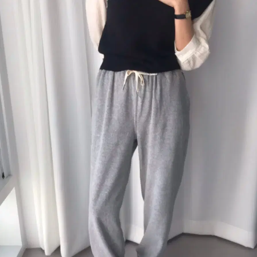 코드유 feb sweatpants