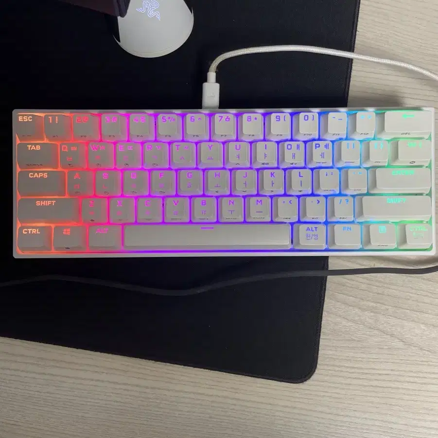 커세어 k65 rgb mini 화이트 키보드