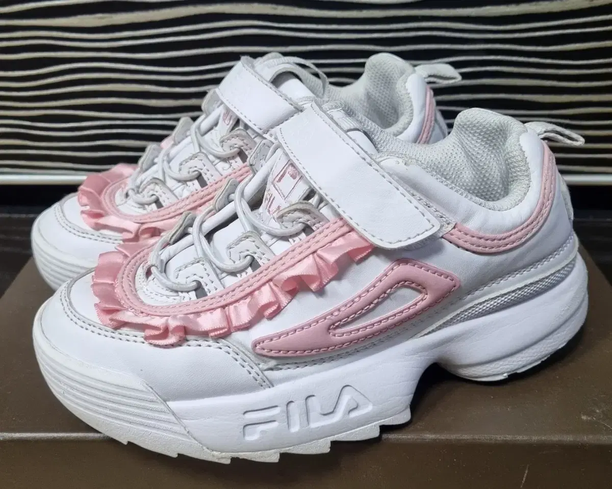 FILA 휠라 키즈 디스럽터2 프릴 화이트 핑크 운동화 200mm