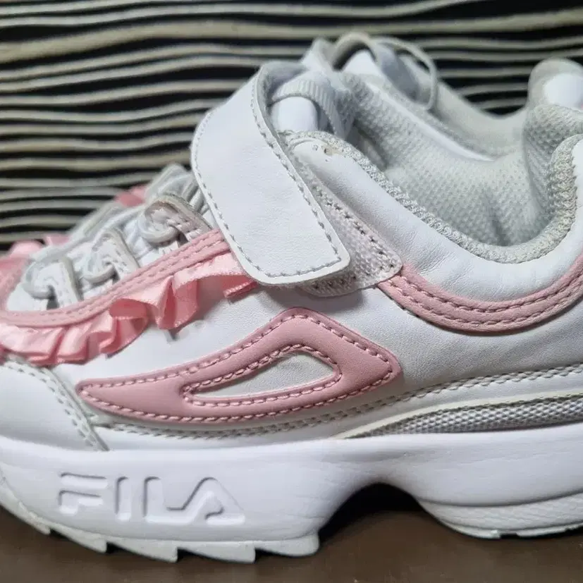 FILA 휠라 키즈 디스럽터2 프릴 화이트 핑크 운동화 200mm