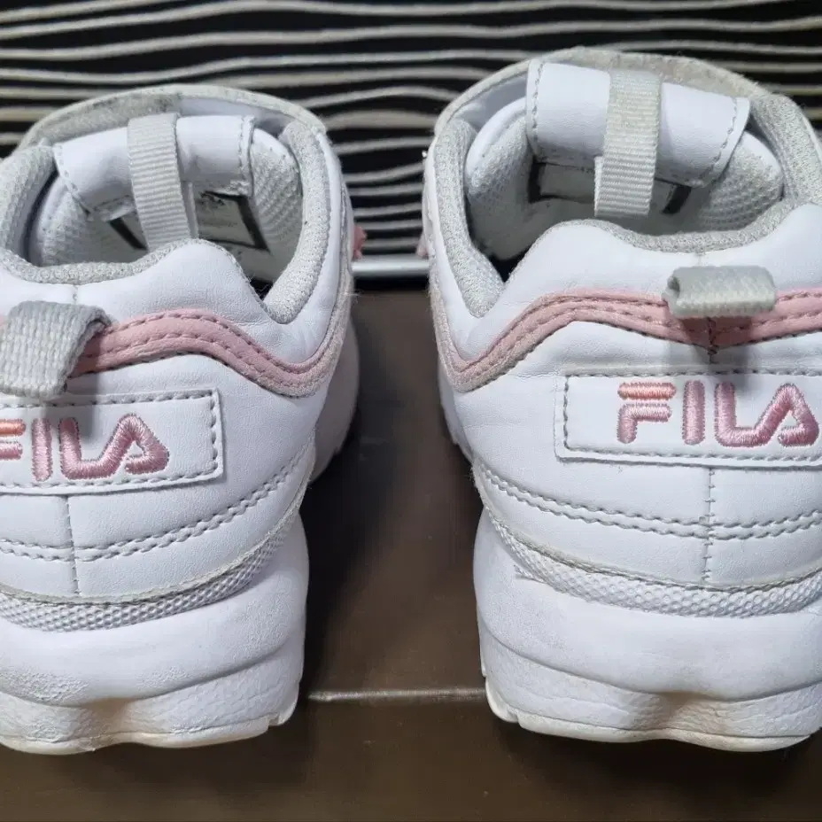 FILA 휠라 키즈 디스럽터2 프릴 화이트 핑크 운동화 200mm