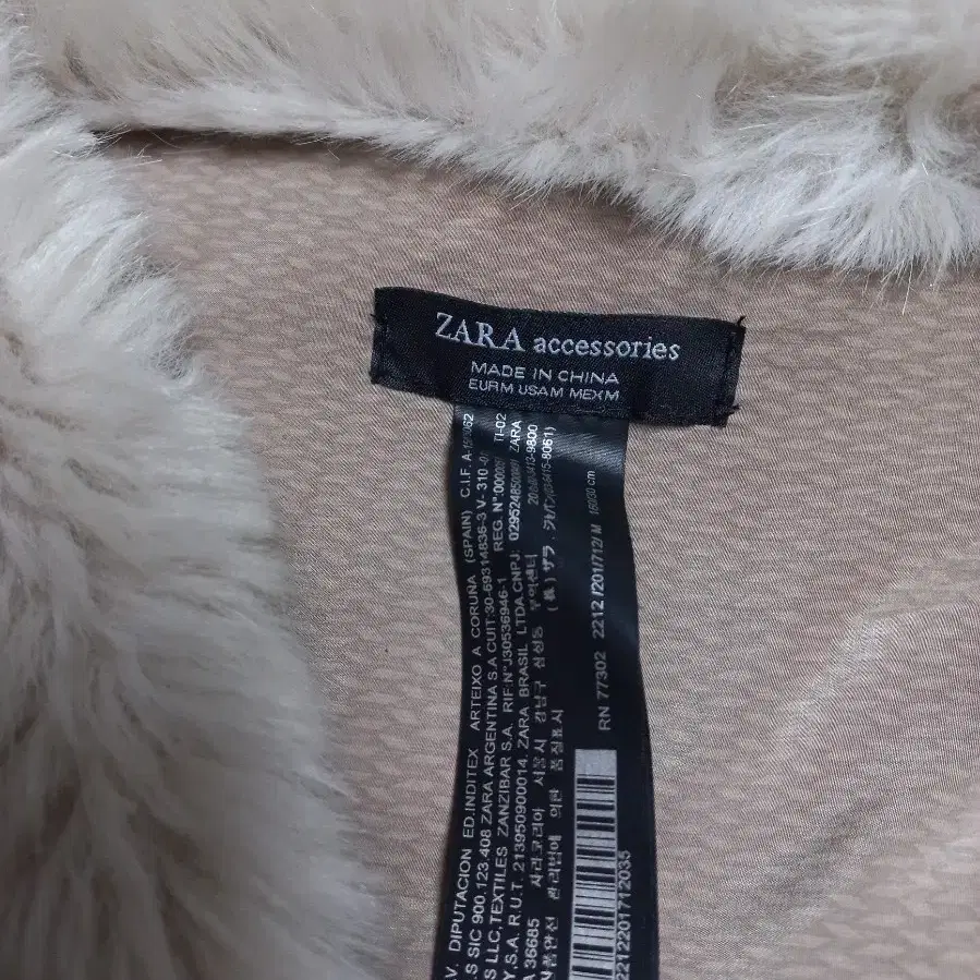 ZARA 에코퍼 숄