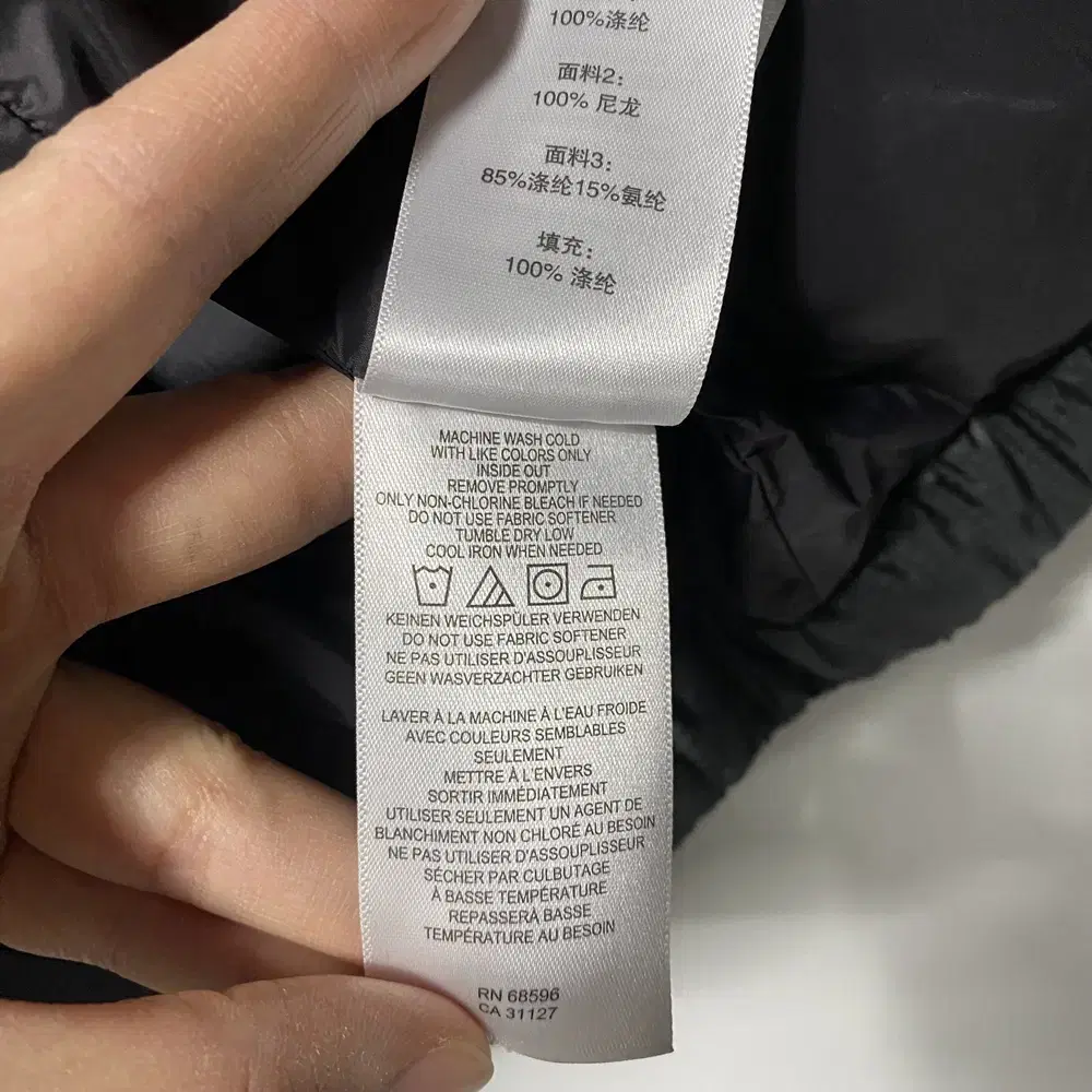 DKNY 뒷 로고 숏 패딩 M 24122320