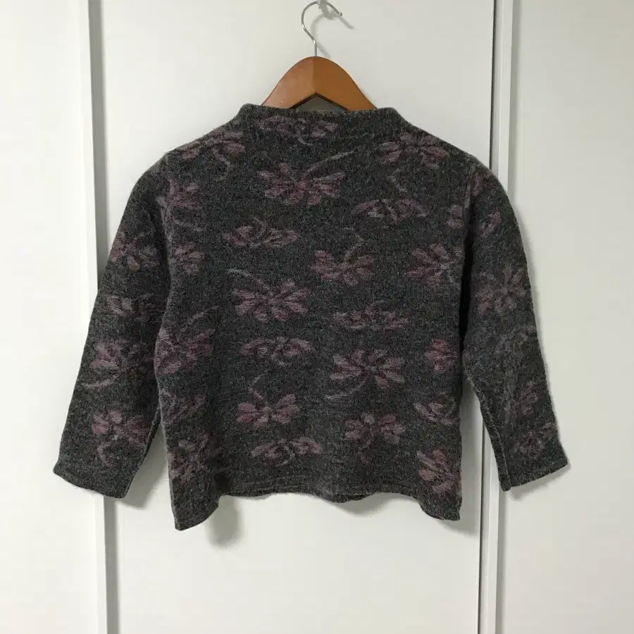 vintage flower pattern knit