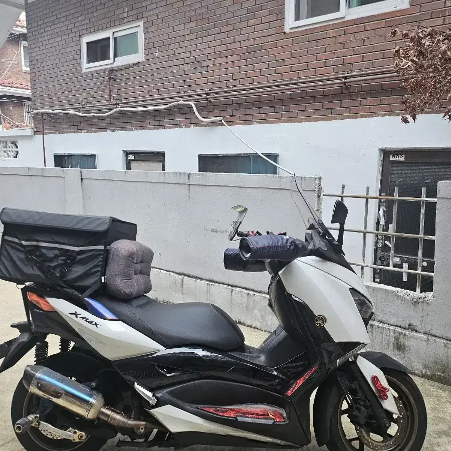 xmax300 21년식 87000km