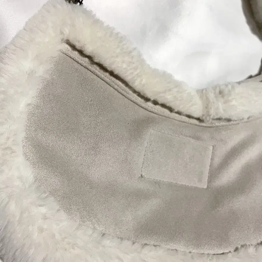 CRANK (크랭크) SUEDE ECO FUR SHOULDER BAG