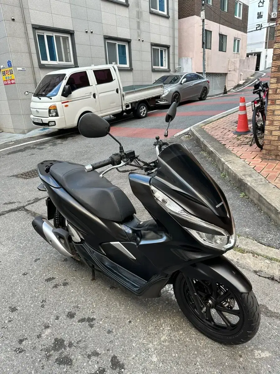 18년식 pcx125 오토바이 판매합니다